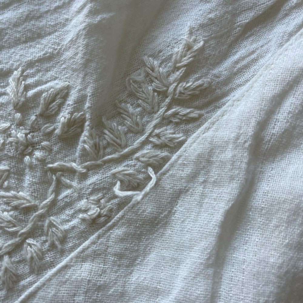 NWT House of Harlow 1960 Boho Embroidered Light Blouse Cream Size Medium - Picture 5 of 7